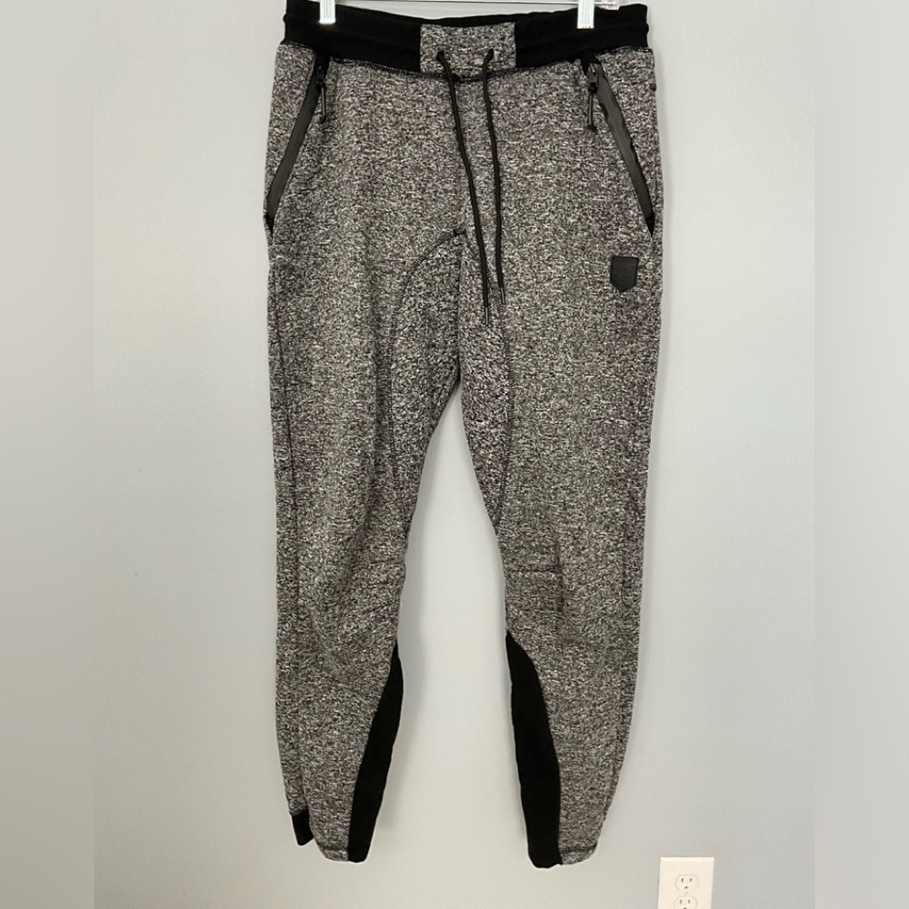 MEN’S BLACK AND WHITE  SOUTHPOLE FLEECE SWEATPANTS SIZE LARGE